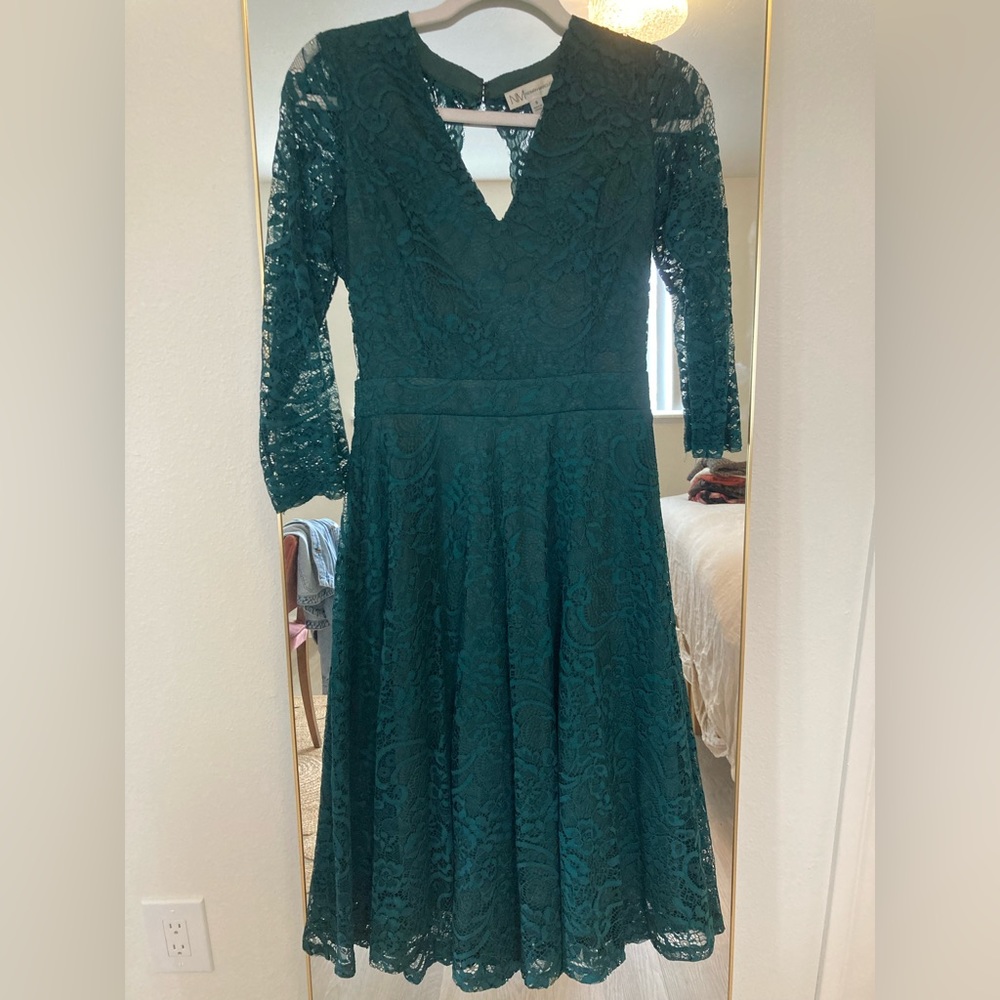 Green lace Neimann Marcus dress NWT